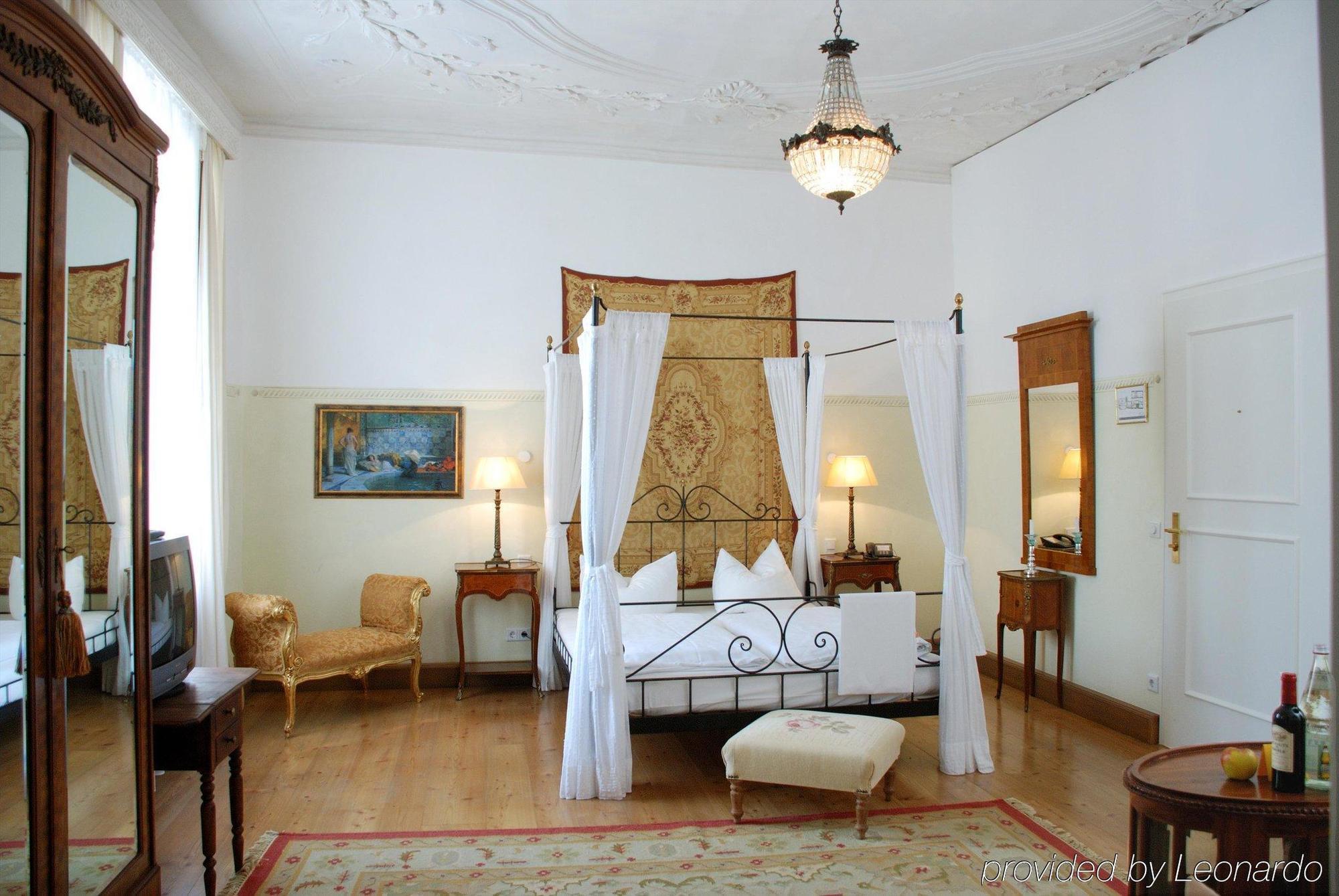 Hotel Orphee - Grosses Haus Ratisbona Quarto foto